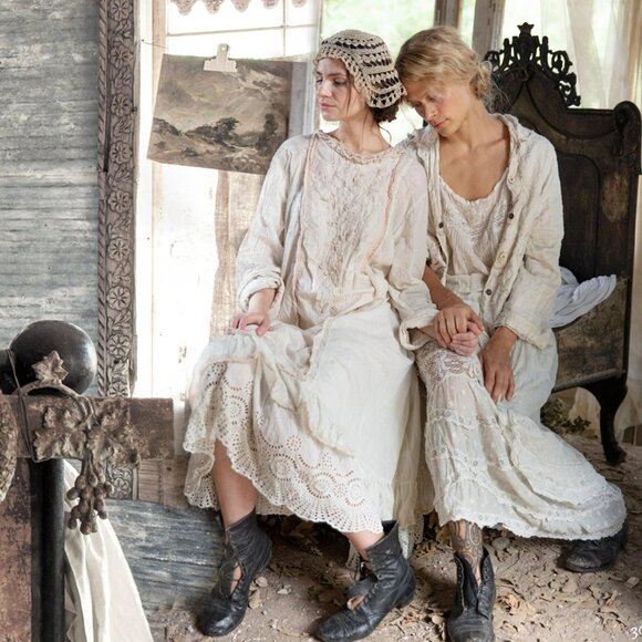 Magnolia Pearl Book 'And The Stars Go With You'  NEW - Picture 4 of 10